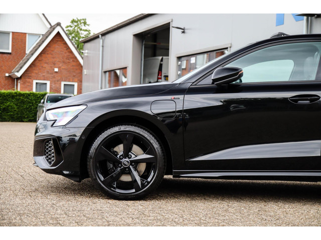 Audi A3 Sportback 40 TFSI e PHEV S Edition S-line 204pk S-Tronic! 1e|DLR|Panoramadak|Virtual Cockpit|Kuipstoelen|LED Matrix|Black