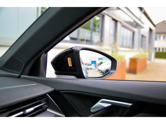 Audi A3 Sportback 40 TFSI e PHEV S Edition S-line 204pk S-Tronic! 1e|DLR|Panoramadak|Virtual Cockpit|Kuipstoelen|LED Matrix|Black