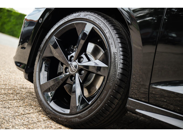 Audi A3 Sportback 40 TFSI e PHEV S Edition S-line 204pk S-Tronic! 1e|DLR|Panoramadak|Virtual Cockpit|Kuipstoelen|LED Matrix|Black