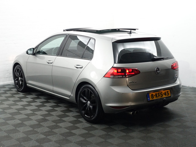 Volkswagen Golf 1.4 TSI ACT Highline+ Panoramadak, Park Assist, Sport Interieur, Cruise, Clima