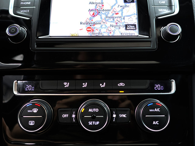 Volkswagen Golf 1.4 TSI ACT Highline+ Panoramadak, Park Assist, Sport Interieur, Cruise, Clima