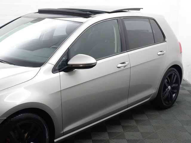 Volkswagen Golf 1.4 TSI ACT Highline+ Panoramadak, Park Assist, Sport Interieur, Cruise, Clima