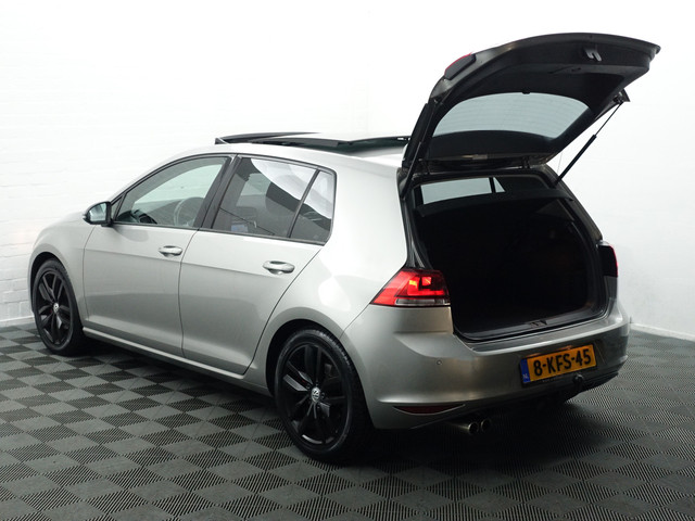 Volkswagen Golf 1.4 TSI ACT Highline+ Panoramadak, Park Assist, Sport Interieur, Cruise, Clima