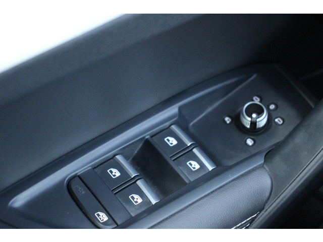 Audi Q5 50 TFSI e S edition Competition | PHEV | VC | Sfeerverlichting | Trekhaak | 20'' | ACC