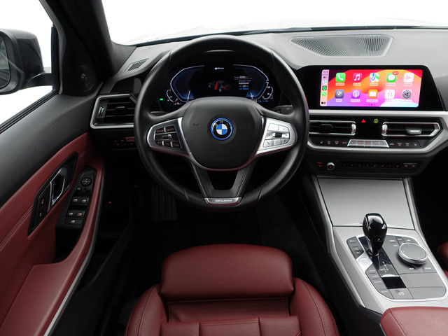 BMW 3 Serie 320e M Performance Aut- Harman Kardon, CarPlay, Keyless, Standkachel, Xenon Led, Sport Leder Interieur