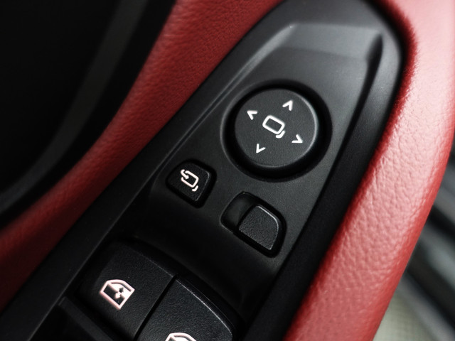 BMW 3 Serie 320e M Performance Aut- Harman Kardon, CarPlay, Keyless, Standkachel, Xenon Led, Sport Leder Interieur