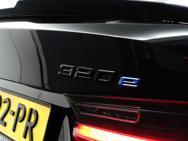 BMW 3 Serie 320e M Performance Aut- Harman Kardon, CarPlay, Keyless, Standkachel, Xenon Led, Sport Leder Interieur