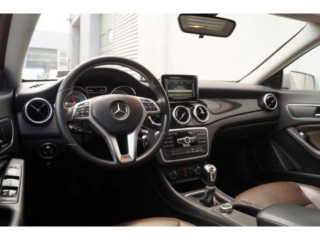 Mercedes-Benz CLA 180 Ambition -LEER-NAVI-PDC-XENON-CRUISE-