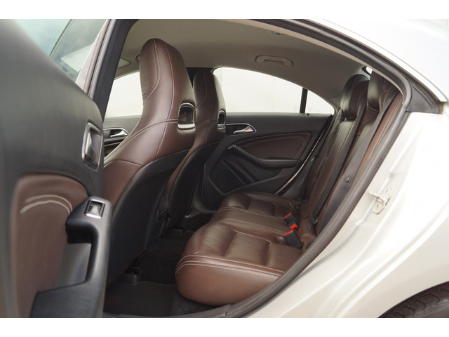 Mercedes-Benz CLA 180 Ambition -LEER-NAVI-PDC-XENON-CRUISE-