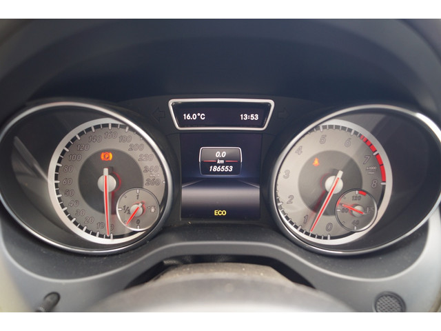 Mercedes-Benz CLA 180 Ambition -LEER-NAVI-PDC-XENON-CRUISE-