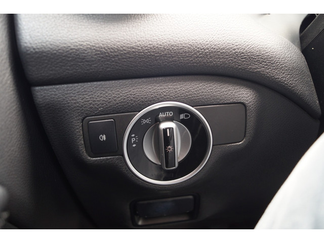 Mercedes-Benz CLA 180 Ambition -LEER-NAVI-PDC-XENON-CRUISE-