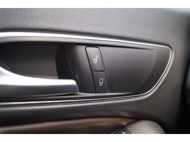 Mercedes-Benz CLA 180 Ambition -LEER-NAVI-PDC-XENON-CRUISE-