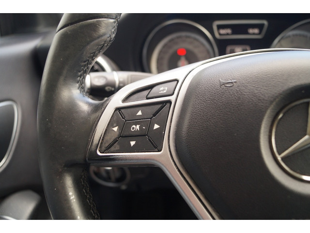 Mercedes-Benz CLA 180 Ambition -LEER-NAVI-PDC-XENON-CRUISE-