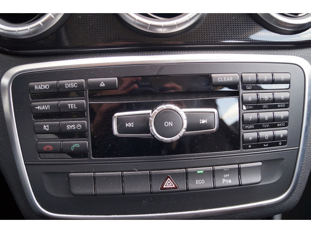 Mercedes-Benz CLA 180 Ambition -LEER-NAVI-PDC-XENON-CRUISE-