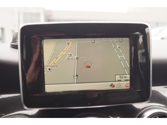 Mercedes-Benz CLA 180 Ambition -LEER-NAVI-PDC-XENON-CRUISE-