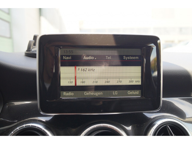 Mercedes-Benz CLA 180 Ambition -LEER-NAVI-PDC-XENON-CRUISE-