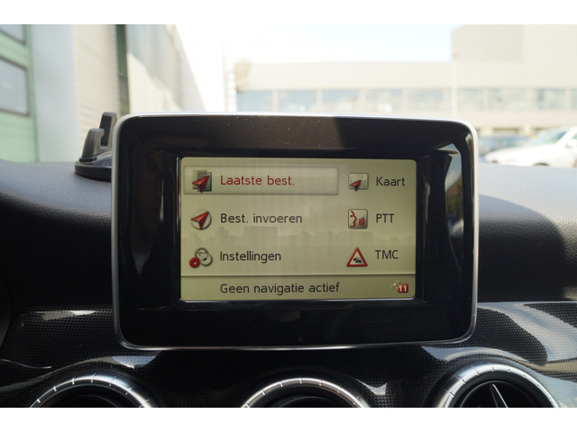 Mercedes-Benz CLA 180 Ambition -LEER-NAVI-PDC-XENON-CRUISE-