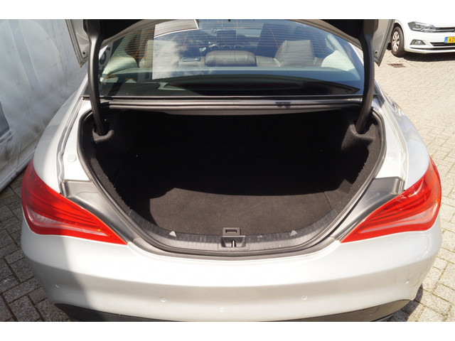 Mercedes-Benz CLA 180 Ambition -LEER-NAVI-PDC-XENON-CRUISE-