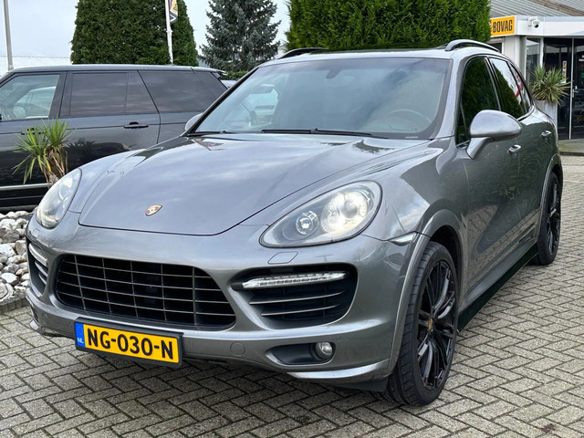 porsche-cayenne-4.8-v8-gts-421pk-2012-techart-pano-luchtvering