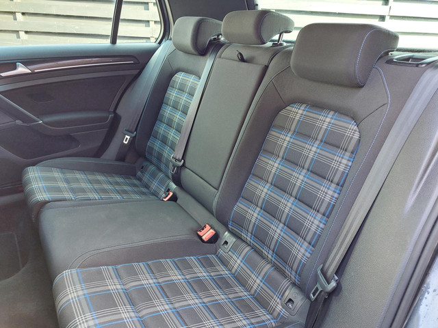 Volkswagen Golf 1.4 TSI GTE Connected Series | Trekhaak | NL auto