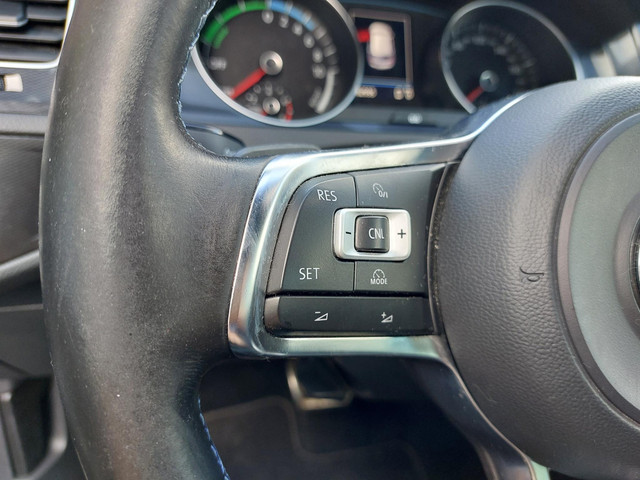 Volkswagen Golf 1.4 TSI GTE Connected Series | Trekhaak | NL auto