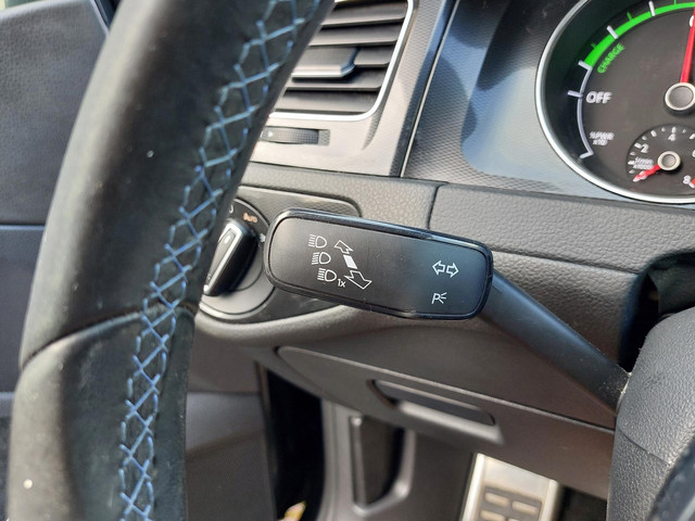 Volkswagen Golf 1.4 TSI GTE Connected Series | Trekhaak | NL auto