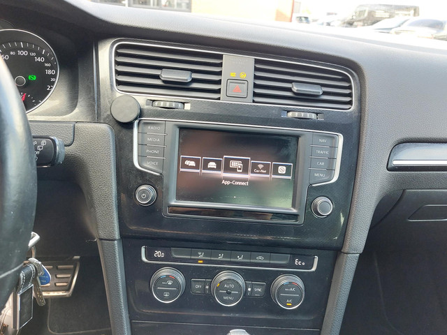 Volkswagen Golf 1.4 TSI GTE Connected Series | Trekhaak | NL auto