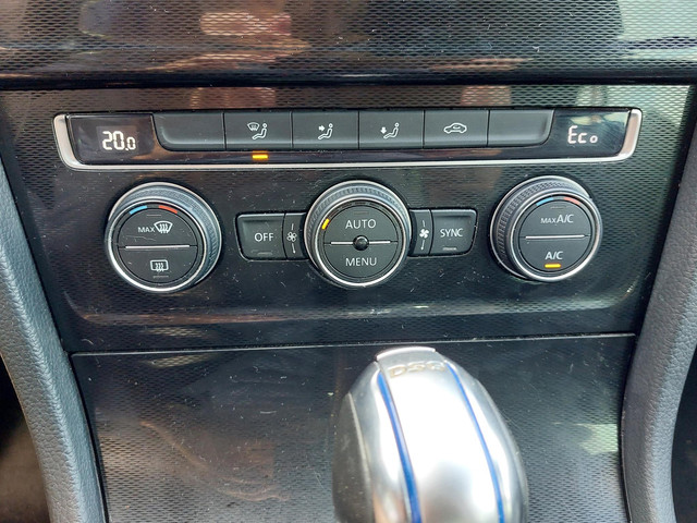 Volkswagen Golf 1.4 TSI GTE Connected Series | Trekhaak | NL auto