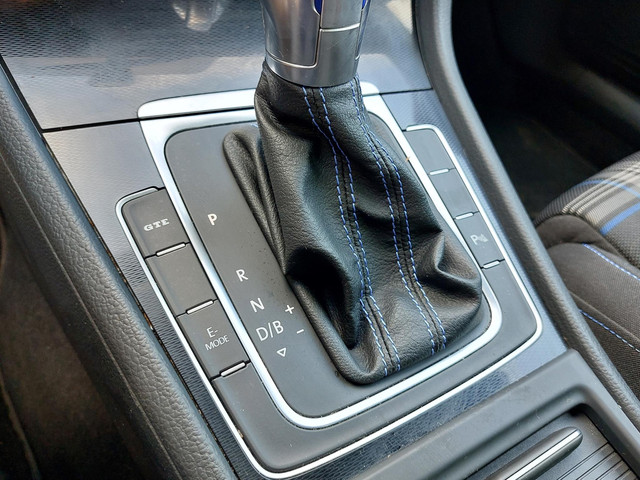 Volkswagen Golf 1.4 TSI GTE Connected Series | Trekhaak | NL auto