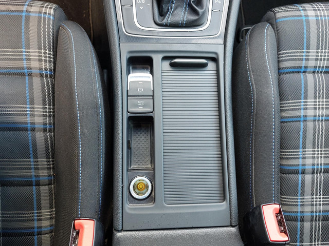 Volkswagen Golf 1.4 TSI GTE Connected Series | Trekhaak | NL auto