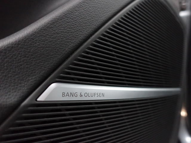 Audi Q8 55 TFSI e Quattro S Competition Aut- Panoramadak, Design Leder, Bang Olufsen, Head Up, Sfeerverlichting, Memory, CarPlay