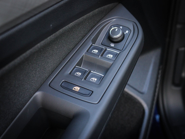 Volkswagen Golf 1.5 eTSI Life Business Nu 24.950,- !