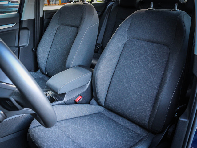 Volkswagen Golf 1.5 eTSI Life Business Nu 24.950,- !