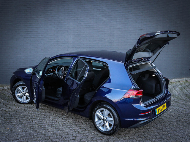 Volkswagen Golf 1.5 eTSI Life Business Nu 24.950,- !
