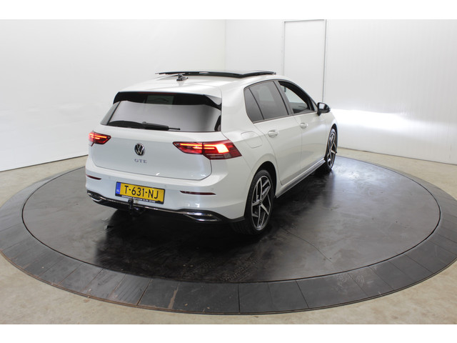 Volkswagen Golf GTE 245Pk SOH 93% Trekhaak Panodak Camera Stuur Stoel Verwarming Parelmoer lak