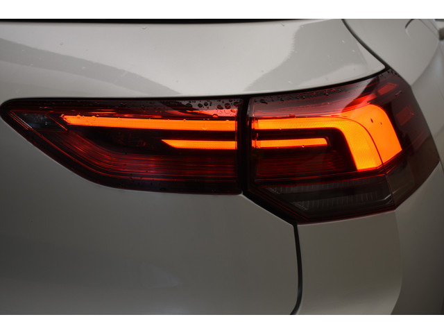 Volkswagen Golf GTE 245Pk SOH 93% Trekhaak Panodak Camera Stuur Stoel Verwarming Parelmoer lak