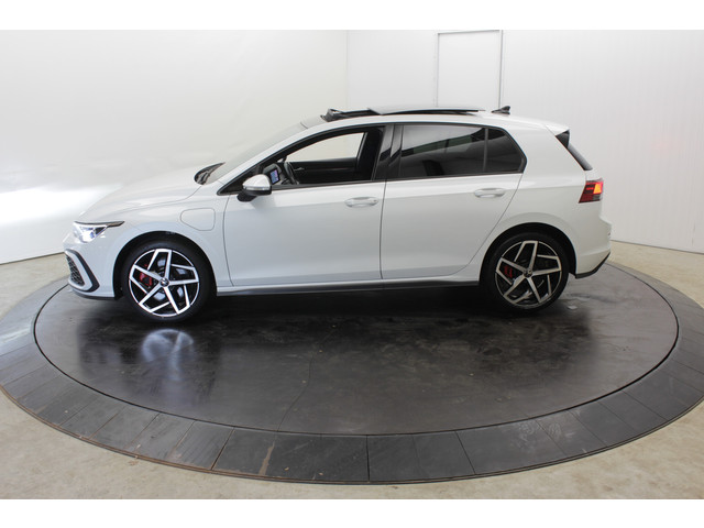 Volkswagen Golf GTE 245Pk SOH 93% Trekhaak Panodak Camera Stuur Stoel Verwarming Parelmoer lak