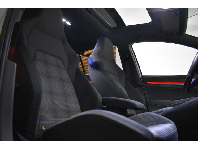 Volkswagen Golf GTE 245Pk SOH 93% Trekhaak Panodak Camera Stuur Stoel Verwarming Parelmoer lak