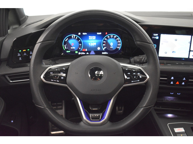 Volkswagen Golf GTE 245Pk SOH 93% Trekhaak Panodak Camera Stuur Stoel Verwarming Parelmoer lak