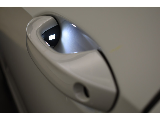 Volkswagen Golf GTE 245Pk SOH 93% Trekhaak Panodak Camera Stuur Stoel Verwarming Parelmoer lak