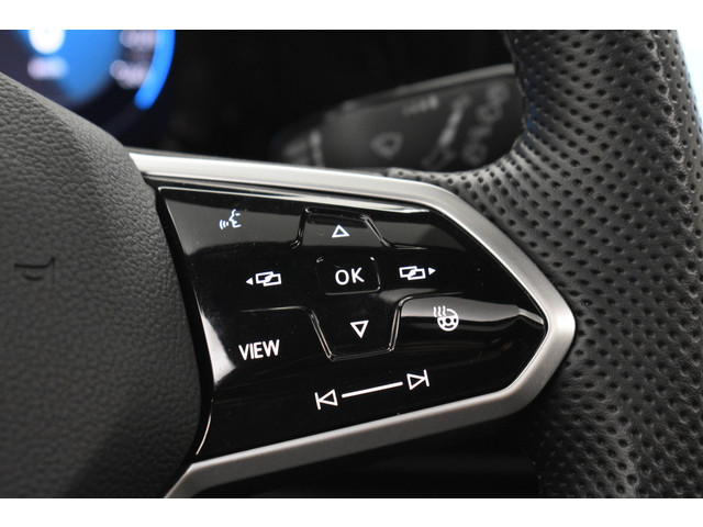 Volkswagen Golf GTE 245Pk SOH 93% Trekhaak Panodak Camera Stuur Stoel Verwarming Parelmoer lak