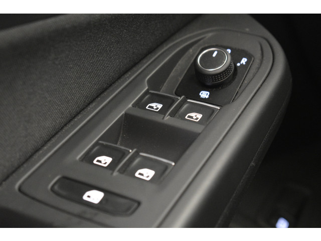 Volkswagen Golf GTE 245Pk SOH 93% Trekhaak Panodak Camera Stuur Stoel Verwarming Parelmoer lak