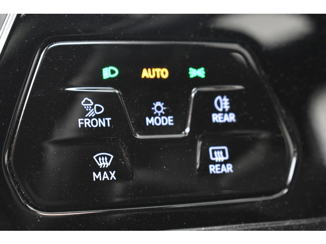 Volkswagen Golf GTE 245Pk SOH 93% Trekhaak Panodak Camera Stuur Stoel Verwarming Parelmoer lak