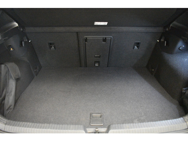 Volkswagen Golf GTE 245Pk SOH 93% Trekhaak Panodak Camera Stuur Stoel Verwarming Parelmoer lak