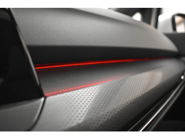 Volkswagen Golf GTE 245Pk SOH 93% Trekhaak Panodak Camera Stuur Stoel Verwarming Parelmoer lak