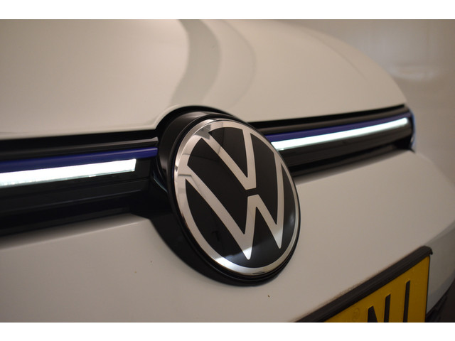 Volkswagen Golf GTE 245Pk SOH 93% Trekhaak Panodak Camera Stuur Stoel Verwarming Parelmoer lak