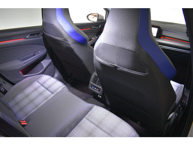 Volkswagen Golf GTE 245Pk SOH 93% Trekhaak Panodak Camera Stuur Stoel Verwarming Parelmoer lak