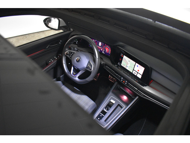 Volkswagen Golf GTE 245Pk SOH 93% Trekhaak Panodak Camera Stuur Stoel Verwarming Parelmoer lak