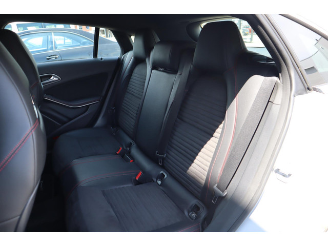 Mercedes-Benz CLA Shooting Brake 200d AMG Airco, Trekhaak, Camera, Stoelverwarming