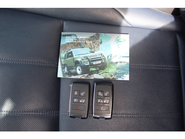 Land Rover Range Rover Evoque 1.5 P300e AWD Plug in hybride Panoramadak Schuifdak Groot Virtueel cockpit 360 Camera Navigatie Adaptive cruise control Elektr